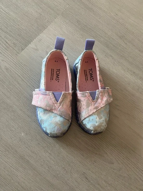 Toms Kids Moccasin Slip-On Shoes in Pink & Light Blue