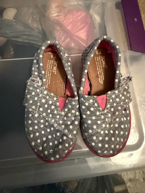 Toms Toddler Polka Dot Moccasins in Denim and Pink