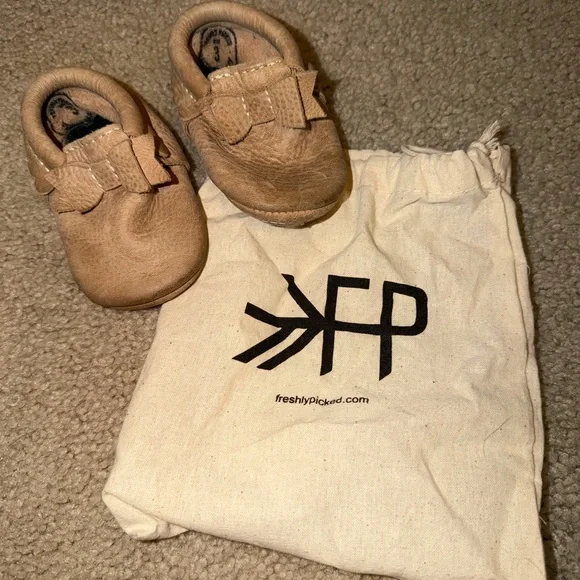 Freshly picked moccasins size 3 kids