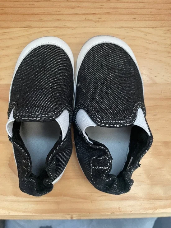Robeez moccasin black 18-24mo