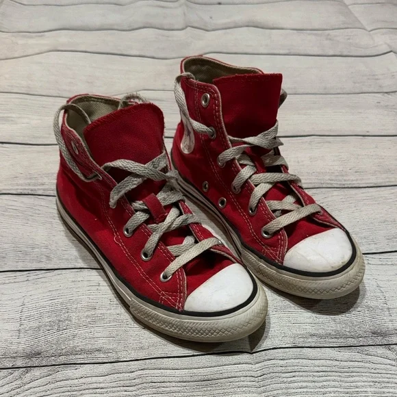Converse High Top Red Canvas Shoes size 1