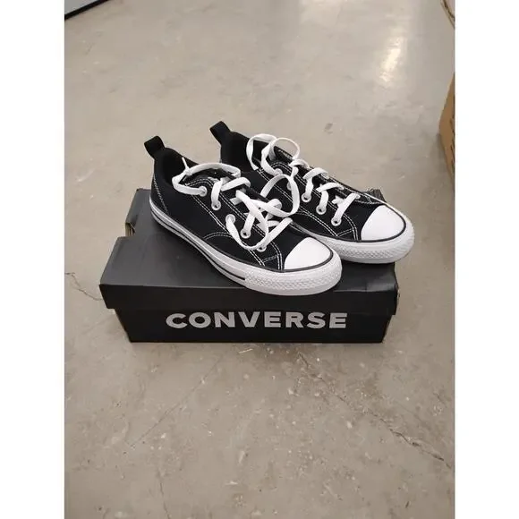 Chuck Taylor Converse Big Kids Size 5.5 Boys/Mens Black/White