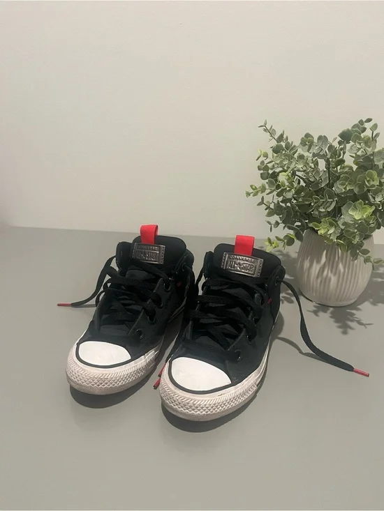 Converse Black Canvas Kids High-Top Sneakers with Red Accents Size 3.5