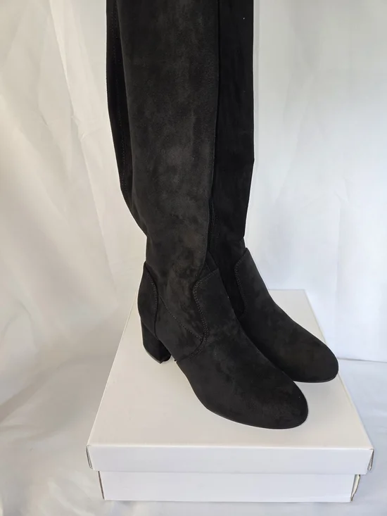 Shoe'N Tale Women's Black Suede Knee High Boots Zip Stretch Round Toe 6