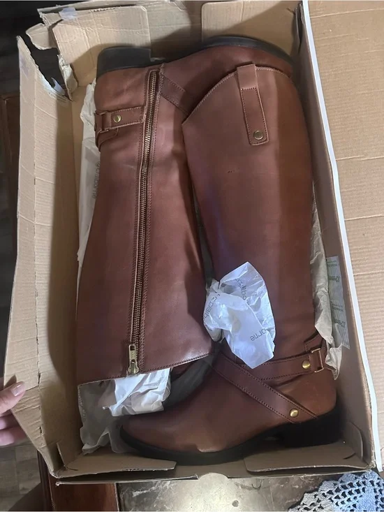 Nicole Brown Boots Box — Women's Size 7