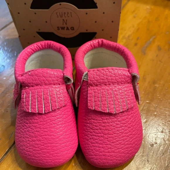 Sweet N Swag Kids Pink Faux Leather Moccasins size 1