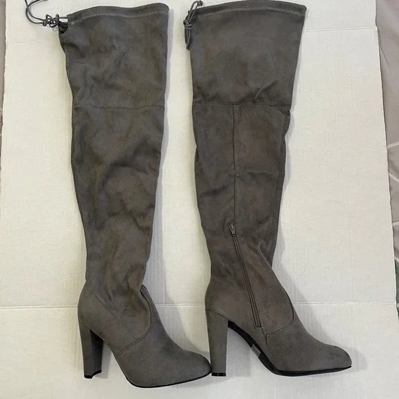 Wild Diva Womens Knee‎ High Boots 7.5 Gray Faux Suede Stretch Block Heel Chic