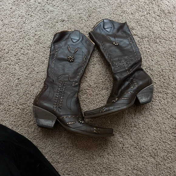 BCBG Y2K cowboy boots