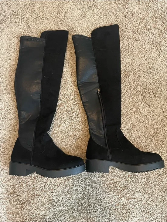 Cklass Woman’s Tall Boots with Lug Sole Sz 8 in gently used condition