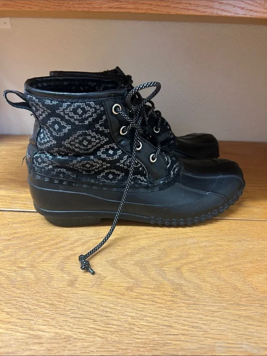 Justice Girls Black Patterned Duck Boots Sz 9