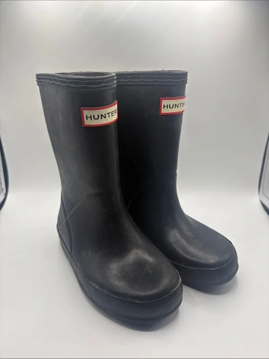 Hunter Black Short Matte Rubber Rain Boots with Red Logo
