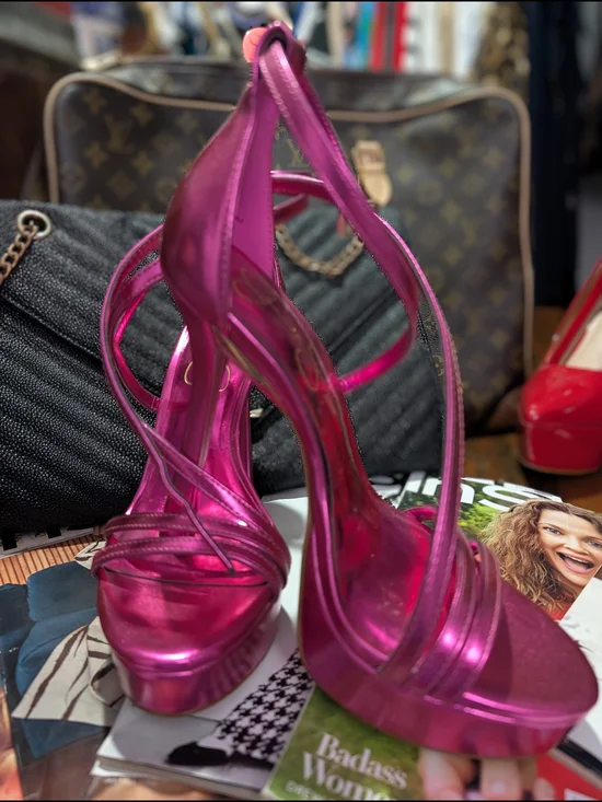 Jessica Simpson Metallic Fuchsia Platform Strappy Sandals