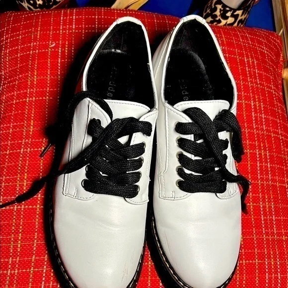 Madden Girl Halsee Oxford White Women's  8.5M Platform Lace Up