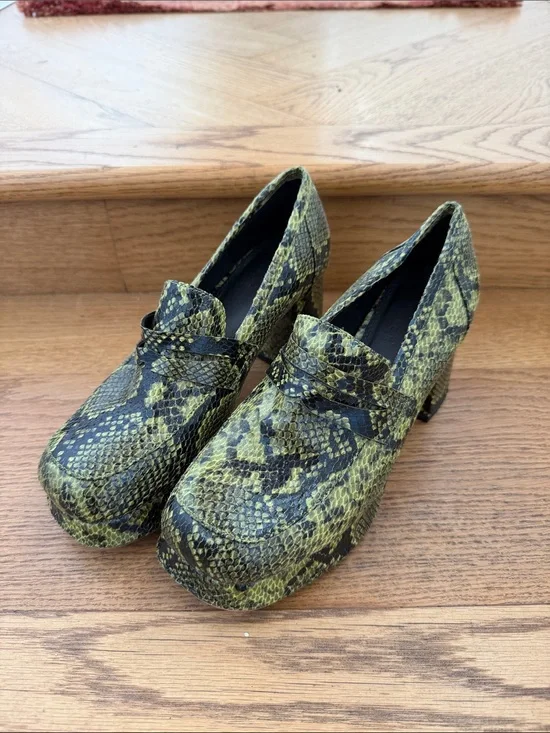 Women's Snake-Print Platform Loafers in Green