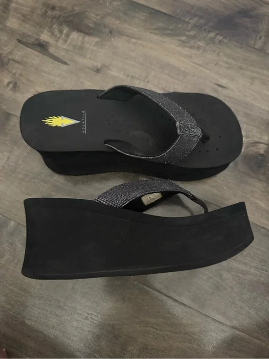 Volatile Black Glitter Platform Flip Flops