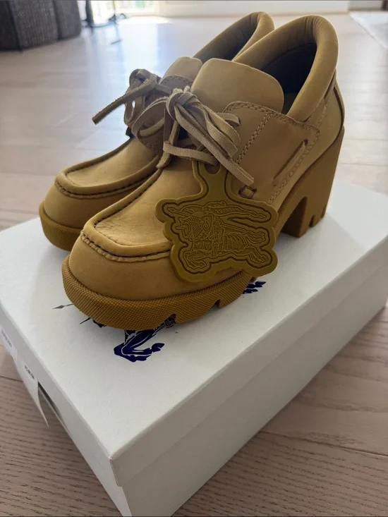 Burberry tan nubuck lace-up platform loafers
