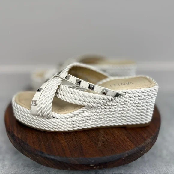 Vaneli‎ Clem Wedge Slide w Pyramid Stud trim sz 8