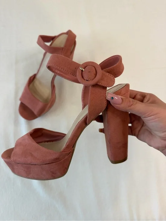 Women’s Suede Open-Toe Platform Sandals in Dusty Rose size 8