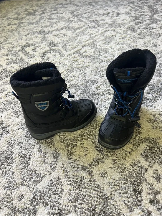 totes Kids Black Winter Boots with Blue Trim