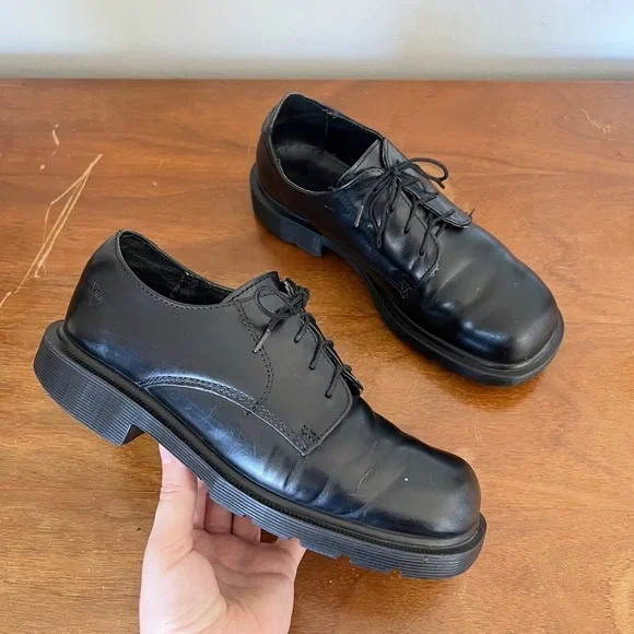 Dr Martens • vintage 8784 oxford shoe black leather square toe made in England