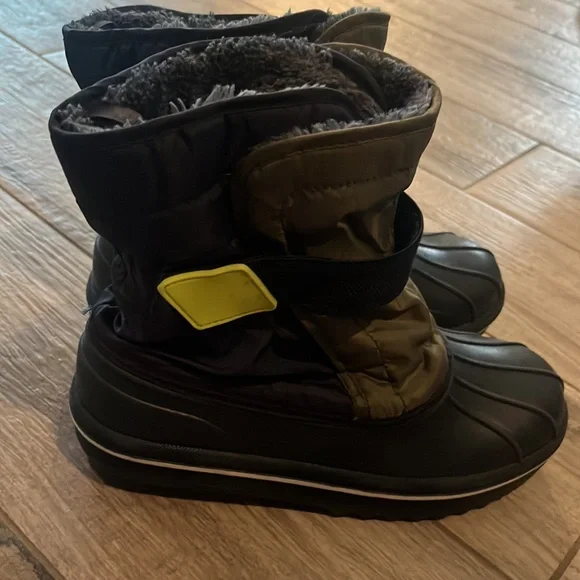The Children’s Place faux fur lined snow boots, sz 4