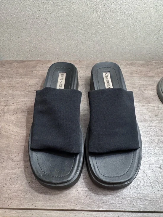 Steve Madden Black Wide-Band Slide Sandals