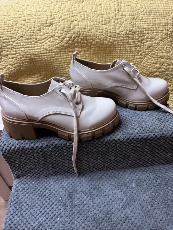 Chunky Lace-Up Women's Oxford in Light Beige
