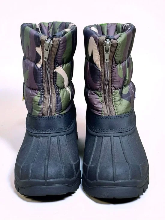 Like New! Youth Camo Insulated Winter Snow Boots Size 4Y Waterproof Zip
