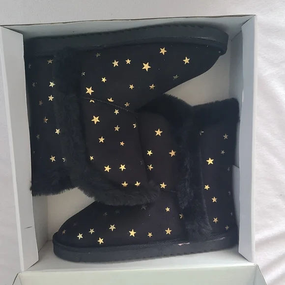 Girls size 2 winter boots NWB, faux fur lined, Olivia Miller girl brand
