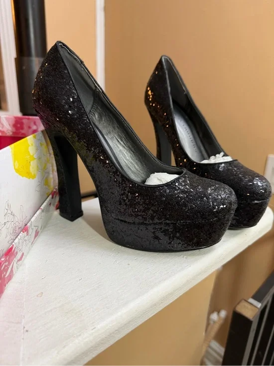 Chinese Laundry Black Glitter Platform Pumps