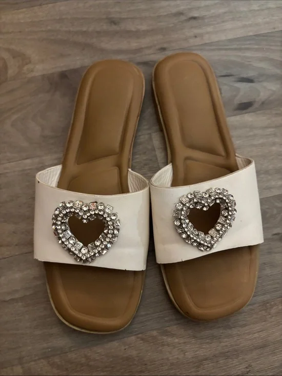 Kid’s Cream Slide Sandals with Heart Crystal Accent