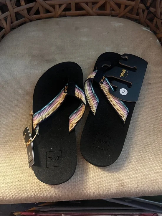 New Teva Mush ll Girls Sandals Y6 NWT