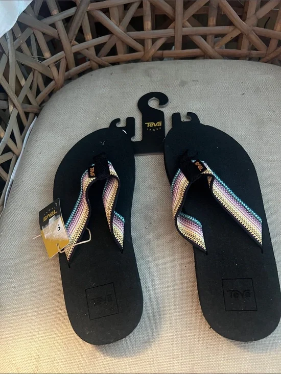 New Teca Mush ll Girls Sandals Y5 NWT
