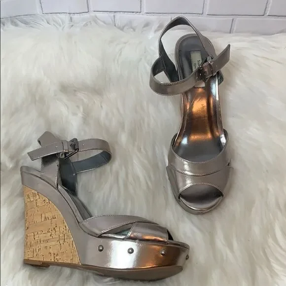 Simply Vera Nala‎ Metallic Wedge Sandals Sz 9.5