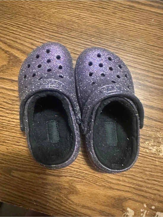 Crocs toddler clog with fur glitter purple size C8