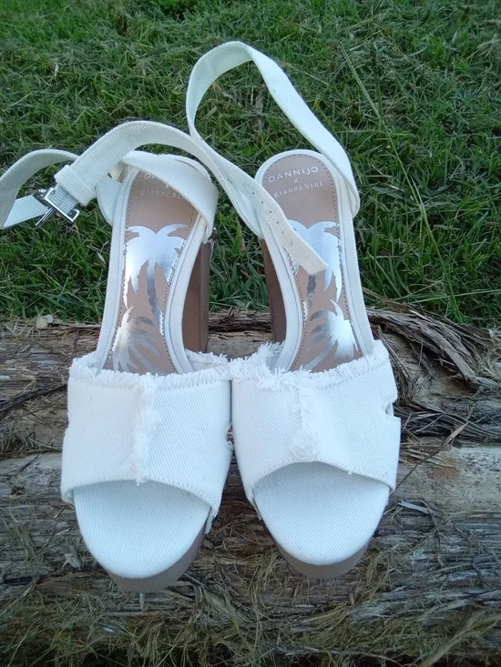 Gianni Bini x Dannijo White Frayed Denim Studded Platform Sandals Size 6.5