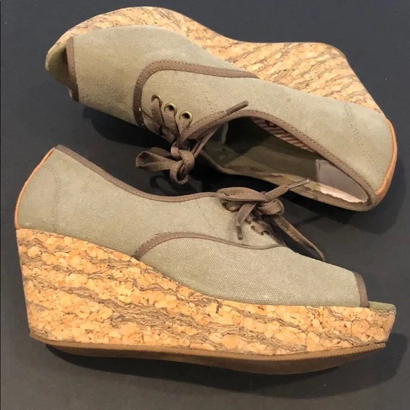 80%20 Platform Wedges Size 6.5