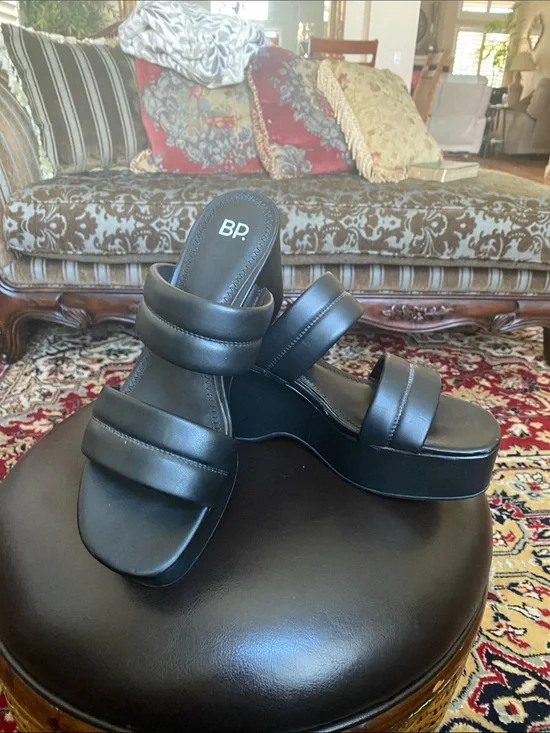 BP Black Double-Strap Platform Sandals in Very Good Condition no box size 8.5