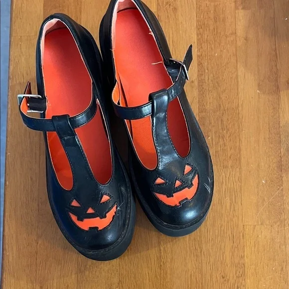 HOT TOPIC Women’s  Strap Mary Janes Platform Goth Halloween Pumpkin  Size 7W