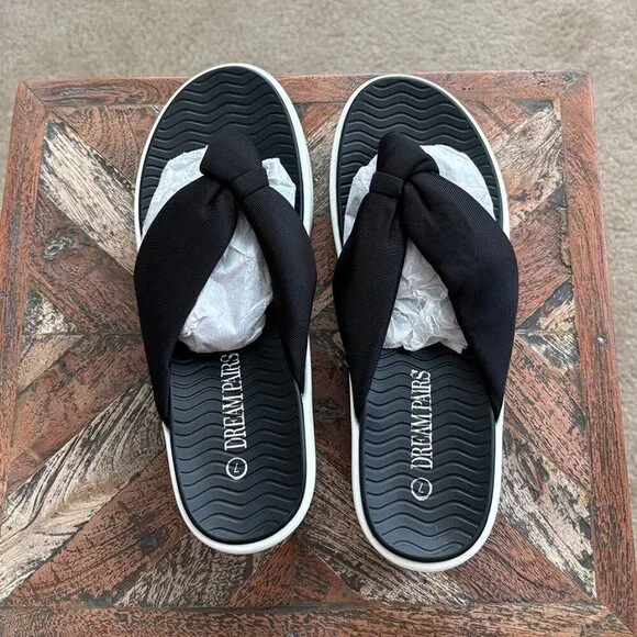 DREAM PAIRS Women Black & White 2.2-inch Wedge Platform Flip Flops Size 7