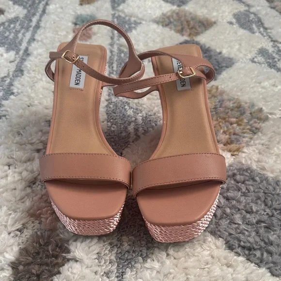Steve Madden Women's Blush Pink Platform Sandals New without tags/no box
