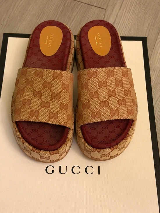 Gucci Platform beige GG monogram canvas slides with burgundy footbed