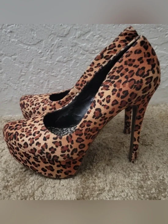 Jessica Simpson Animal Print Platform Heels Size 8