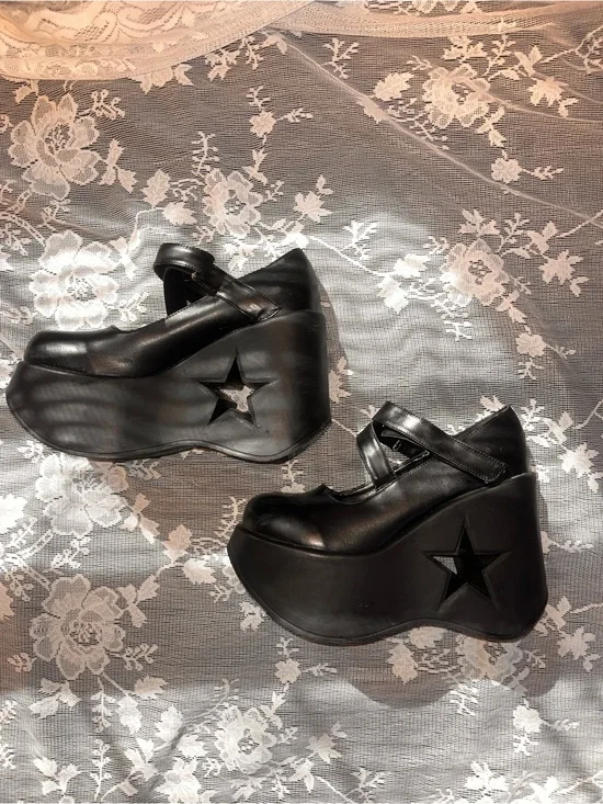 Vintage Star Cutout Demonia Platforms!! Rare 💫