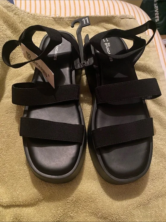 No Boundaries Black Elastic Strap Platform Sandals