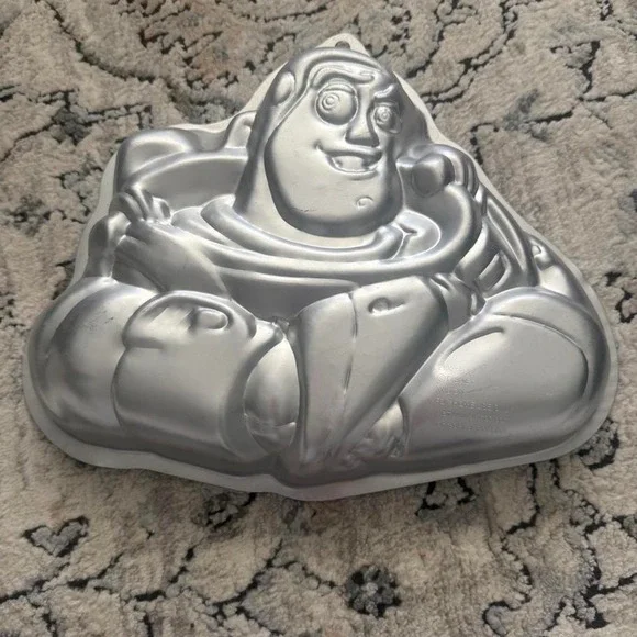 Buzz Lightyear cake pan #cake #disney Wilton