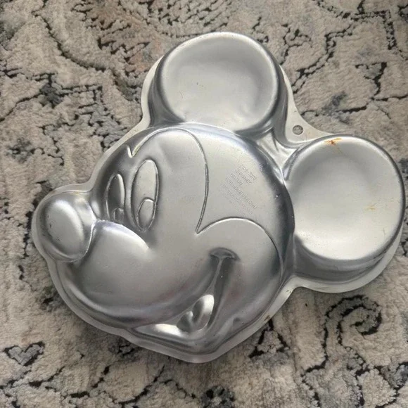 Wilton Mickey Mouse cake pan