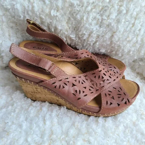 EARTH‎ Aries Brown Perforated Leather Wedge sz 7.5