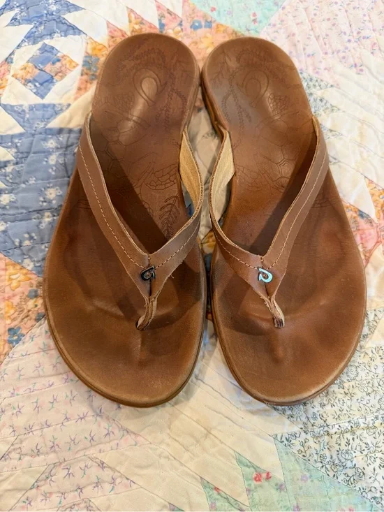 OluKai Brown Leather Thongs for Women