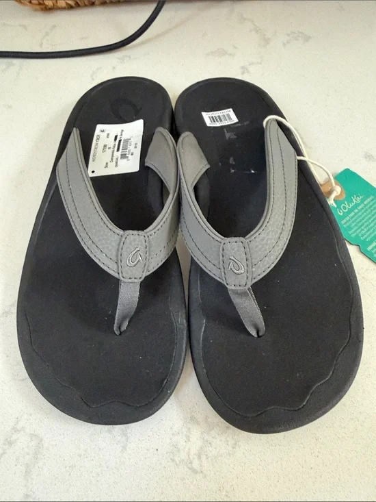 NWT Olukai Women's Gray and Black Flip Flop Sandals size 10